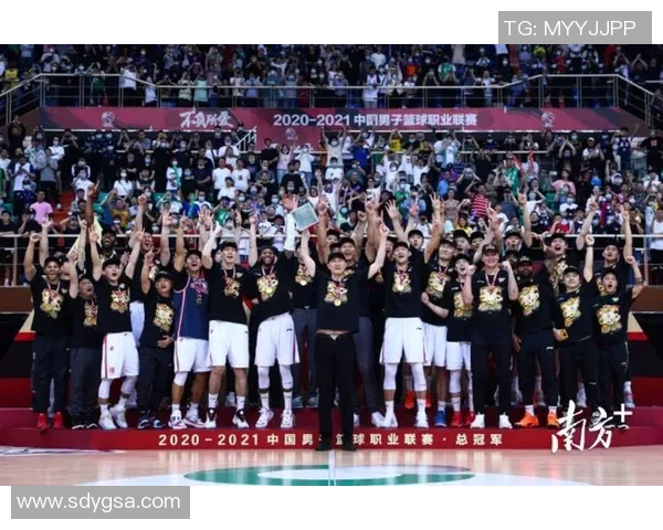 杭州篮球队的耐力挑战与成长之路:聚焦篮球运动的坚持与拼搏精神 杭州篮球队的耐力挑战与成长之路:聚焦篮球运动的坚持与拼搏精神