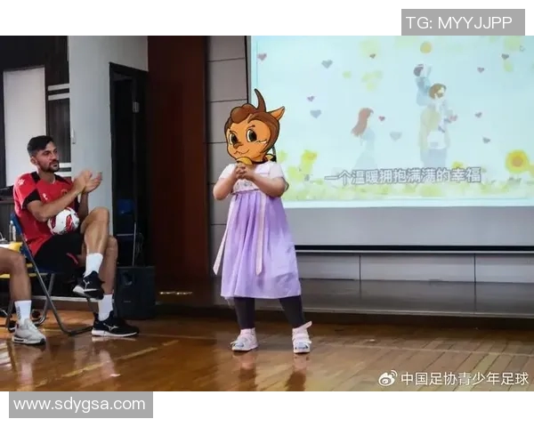 足球明星与残疾粉丝的感人故事温暖人心传递爱与希望