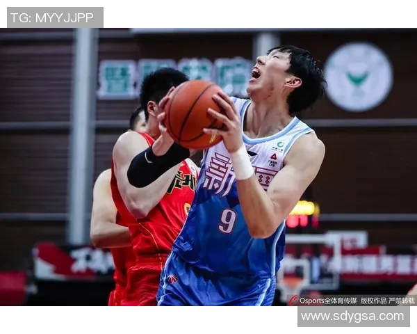 足球明星周琦的精彩瞬间与赛场风采全记录